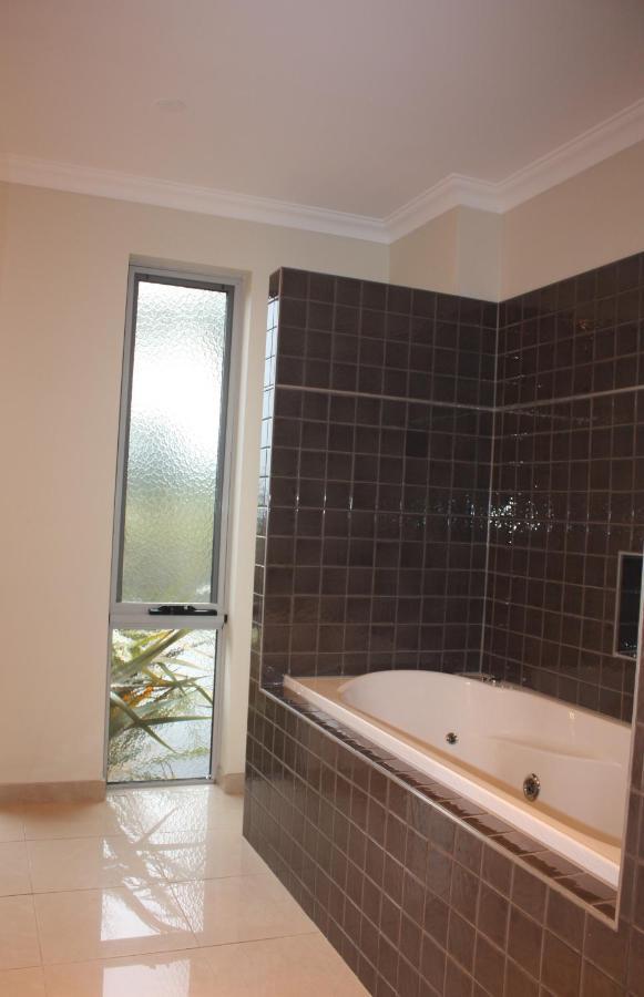 Harbour Lookout Villa Strahan Ngoại thất bức ảnh